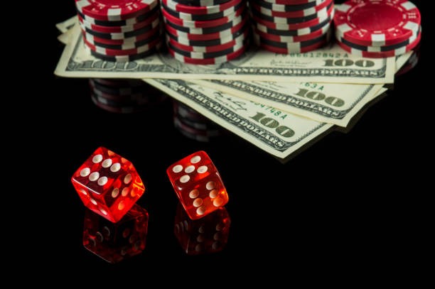 Live roulette table broadcast on cina with dealer and real-time chat overlay