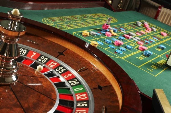 cina Playtech blackjack studio with HD dealer and game layout
